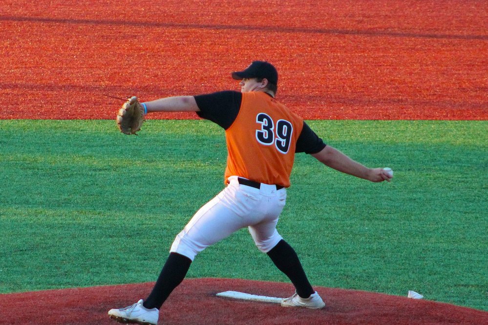 Joe Smidt Throwin' the Heat